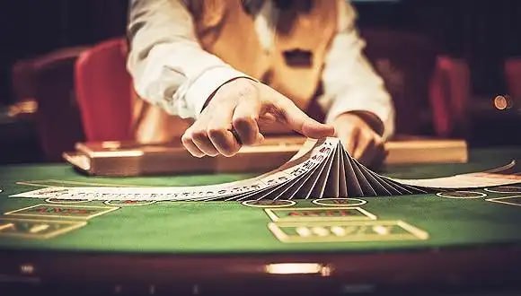 Filipino player accessing pinas99 Casino on a mobile phone showing live dealer lobby